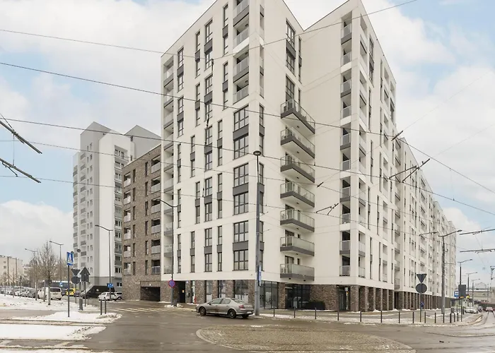 White & Gold Marble Apartment Lodz Fabryczna By Noclegi Renters