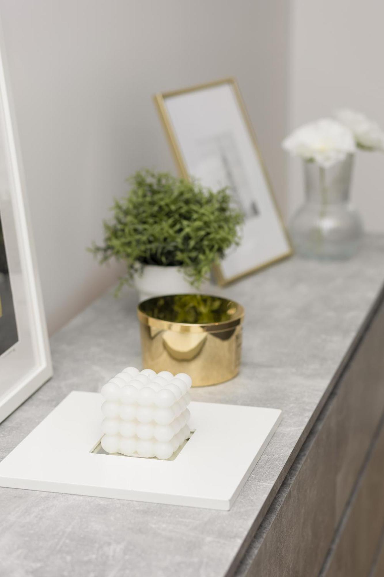 White & Gold Marble Fabryczna By Renters *