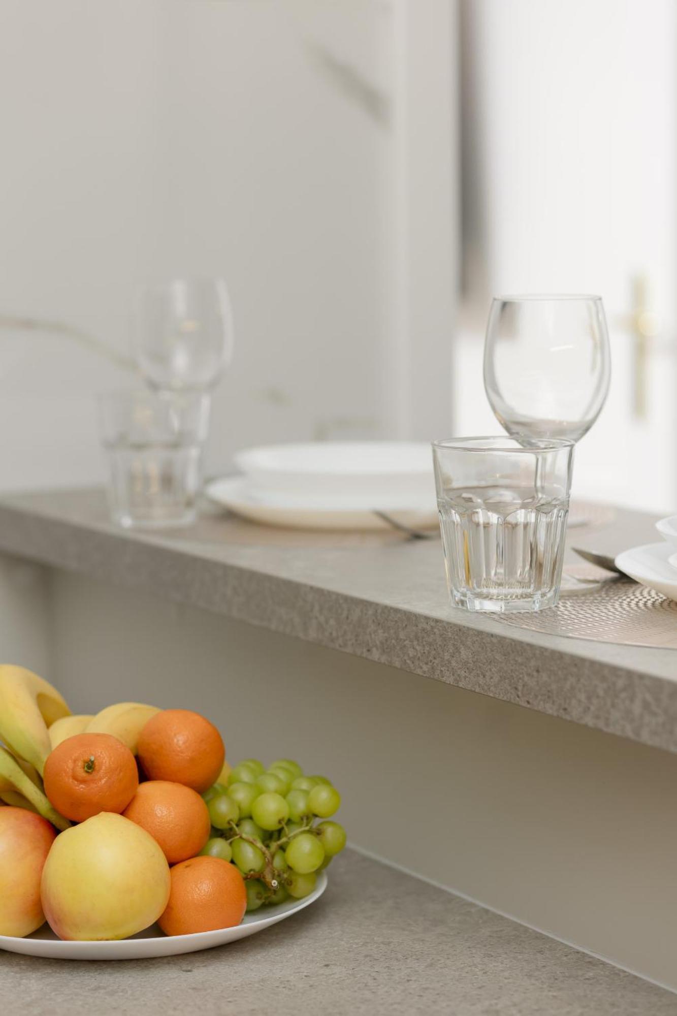 White & Gold Marble Fabryczna By Renters