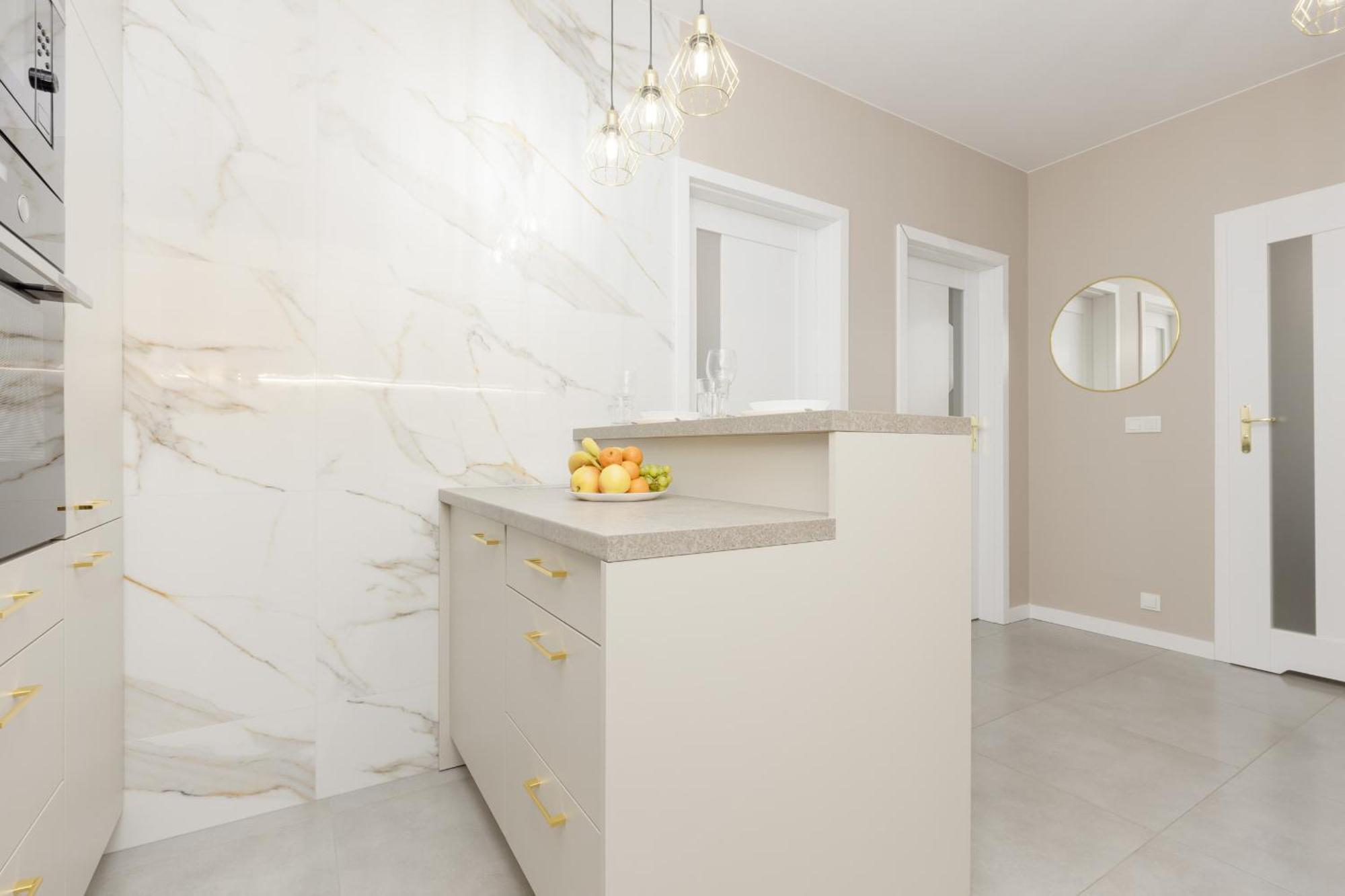White & Gold Marble Fabryczna By Renters Lodz (Lodz)
