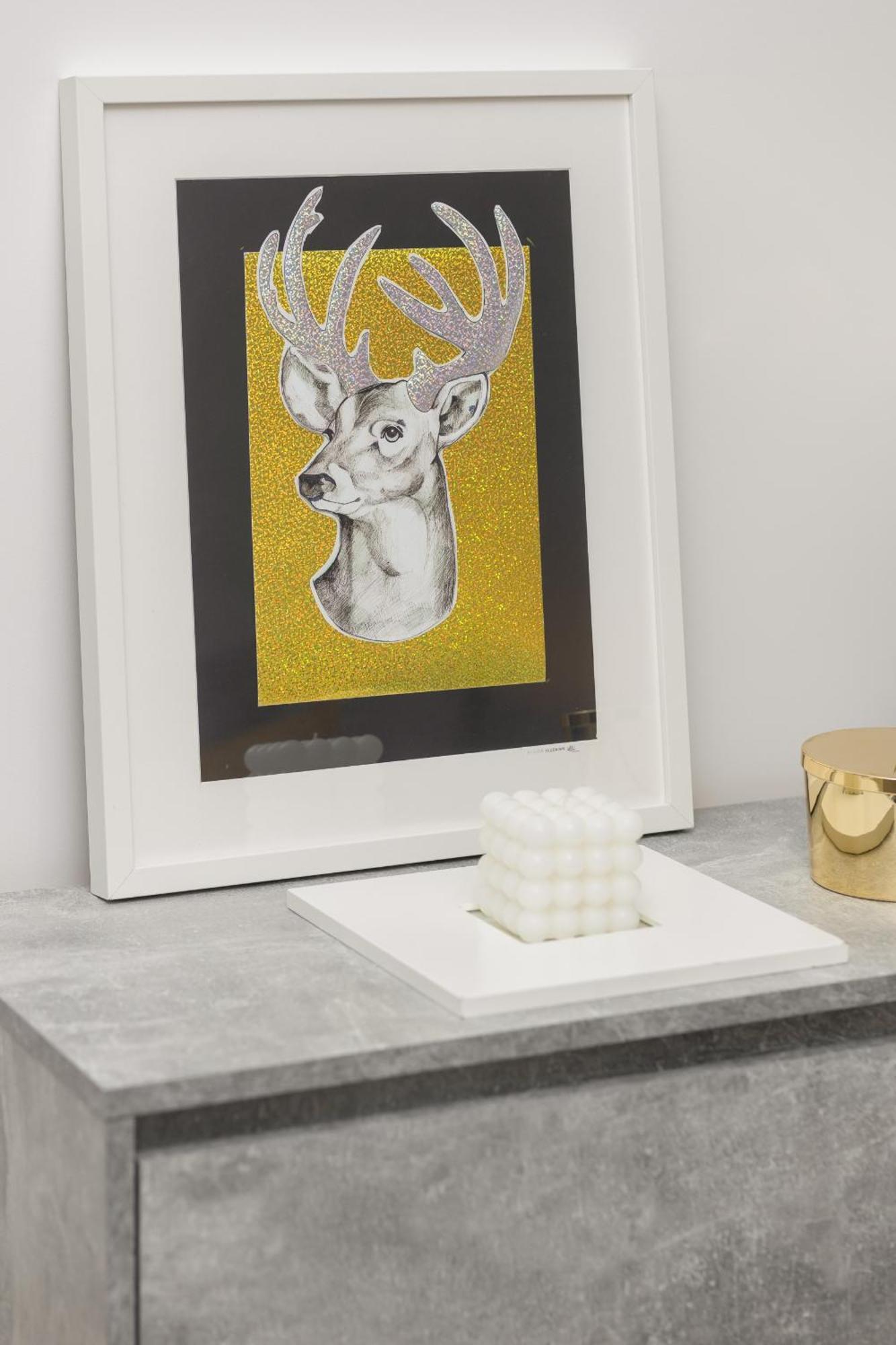 White & Gold Marble Fabryczna By Renters Apartment